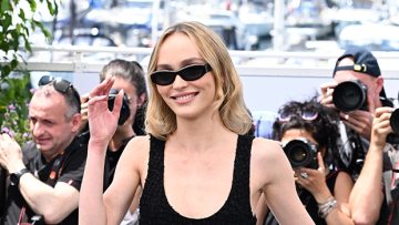lily-rose-depp-070-shake-hold-hands.FEAT_.jpg