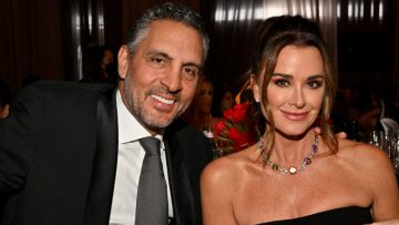 Kyle-Richards-Joins-Mauricio-Umansky-In-Aspen-After-His-Shirtless-Partying-With-Anitta.jpg